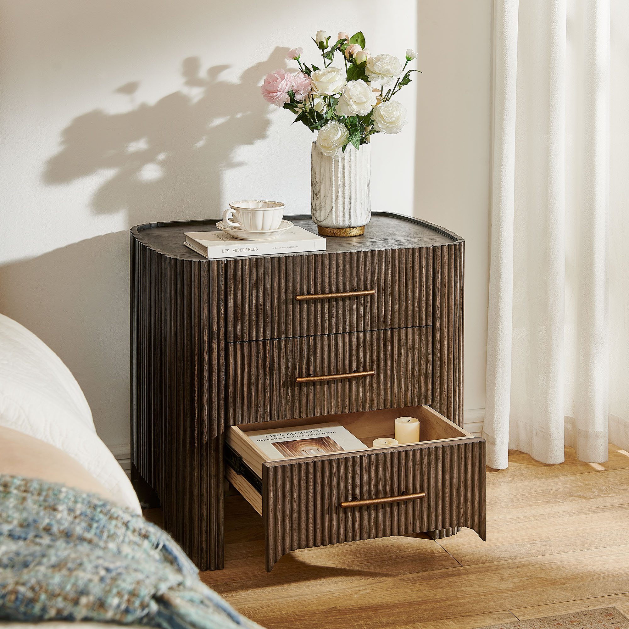 Alexa 26" Mid Centu…