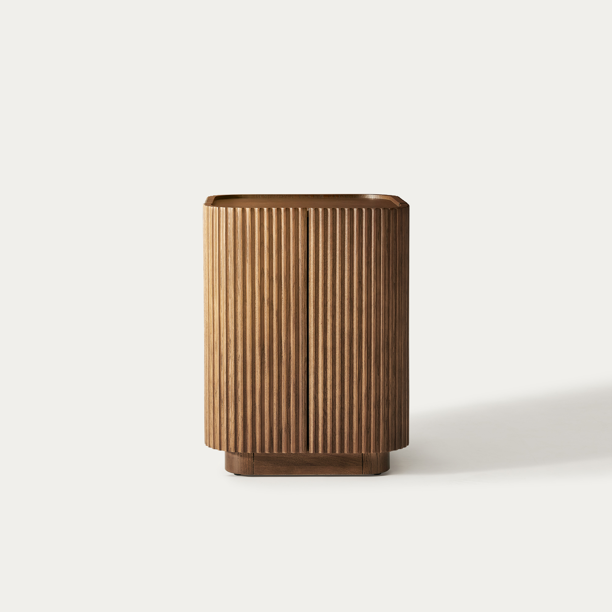 Skimra 18 inch Warm Brown Solid Oak Side Table | HERNEST