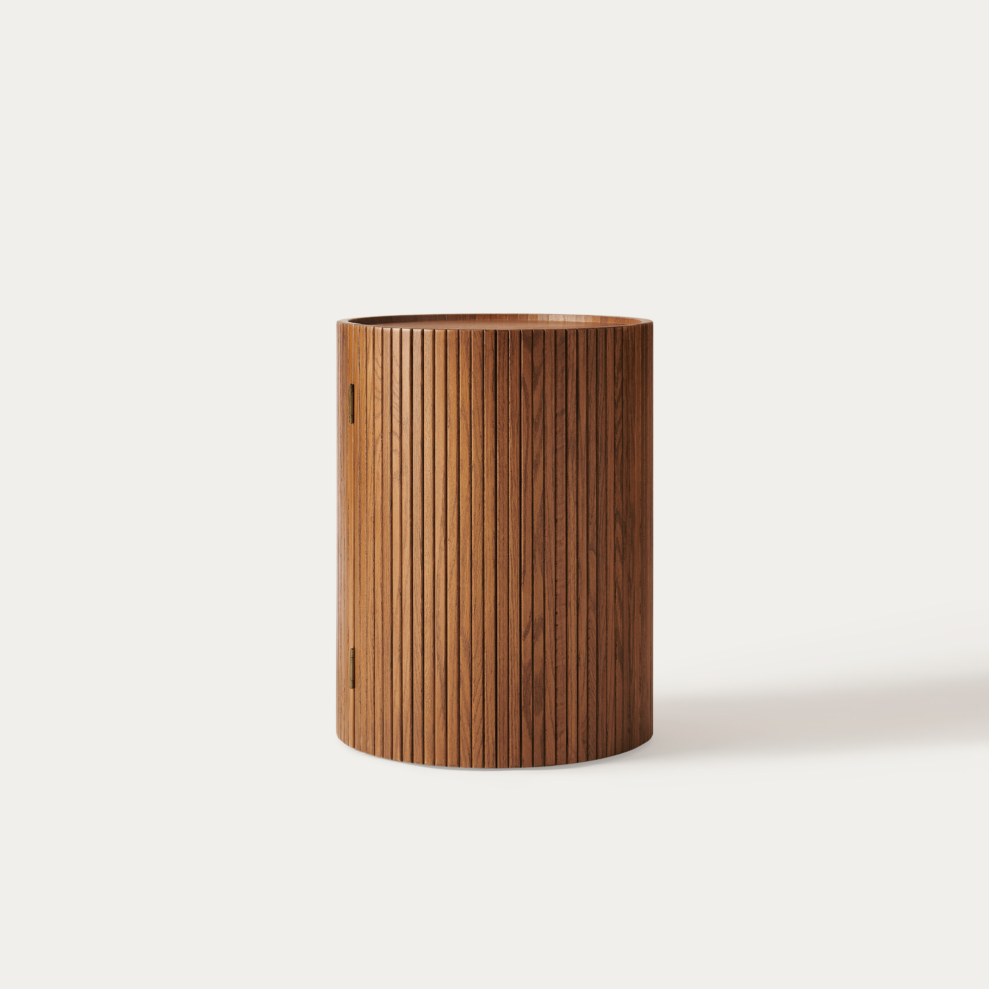 Elliot 16 inch Round Reddish Brown Solid Oak Side Table | HERNEST