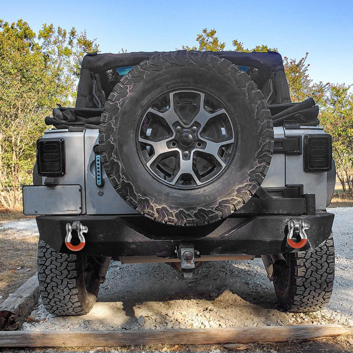 Side view of YITAMOTOR® 07-18 Jeep Wrangler JK JKU Rubicon Sahara Sports Rear Bumper with Tire Carrier & 2" Hitch Receiver
