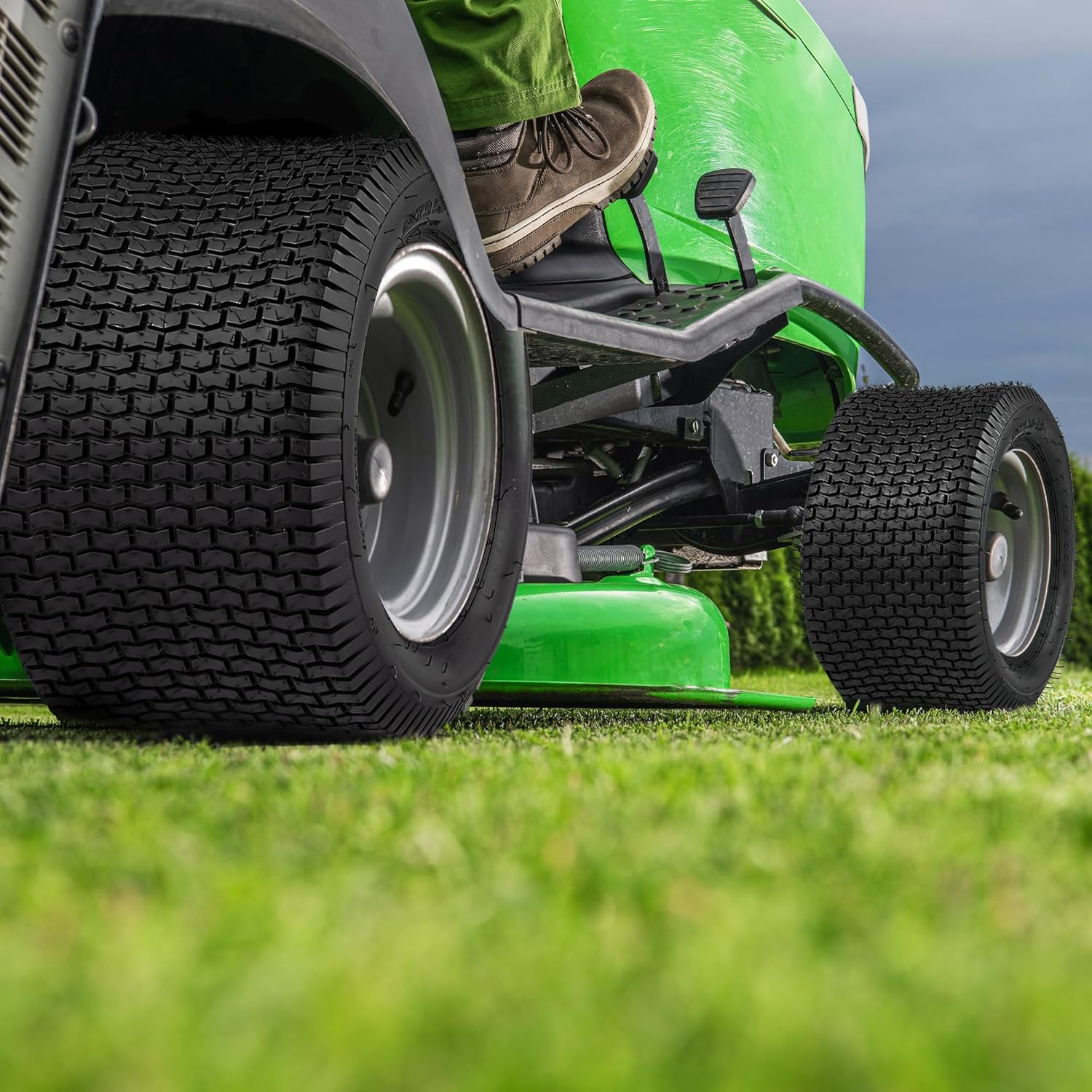 Side view of YITAMOTOR 22x9.5-12 4-Ply Lawn Mower Tires - Set of 2 for Tractors, Golf Carts & Outdoor Equipment