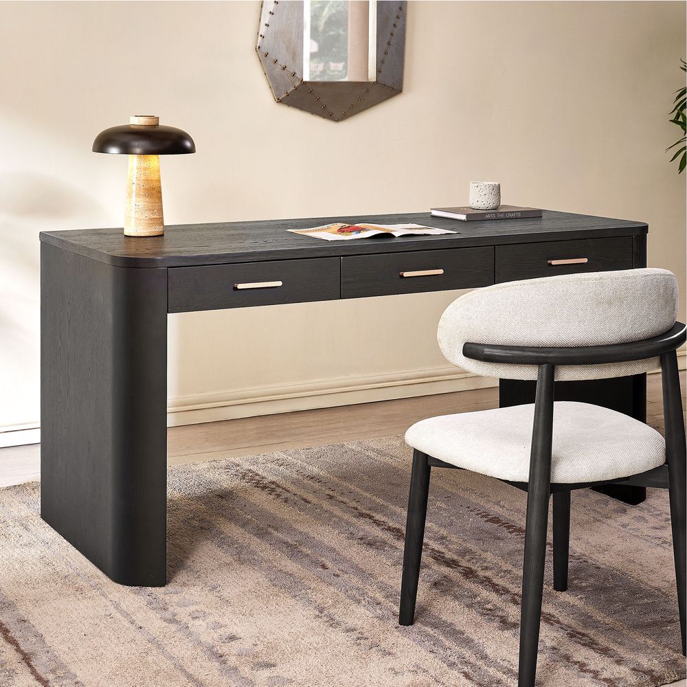 desk for study and beddroom