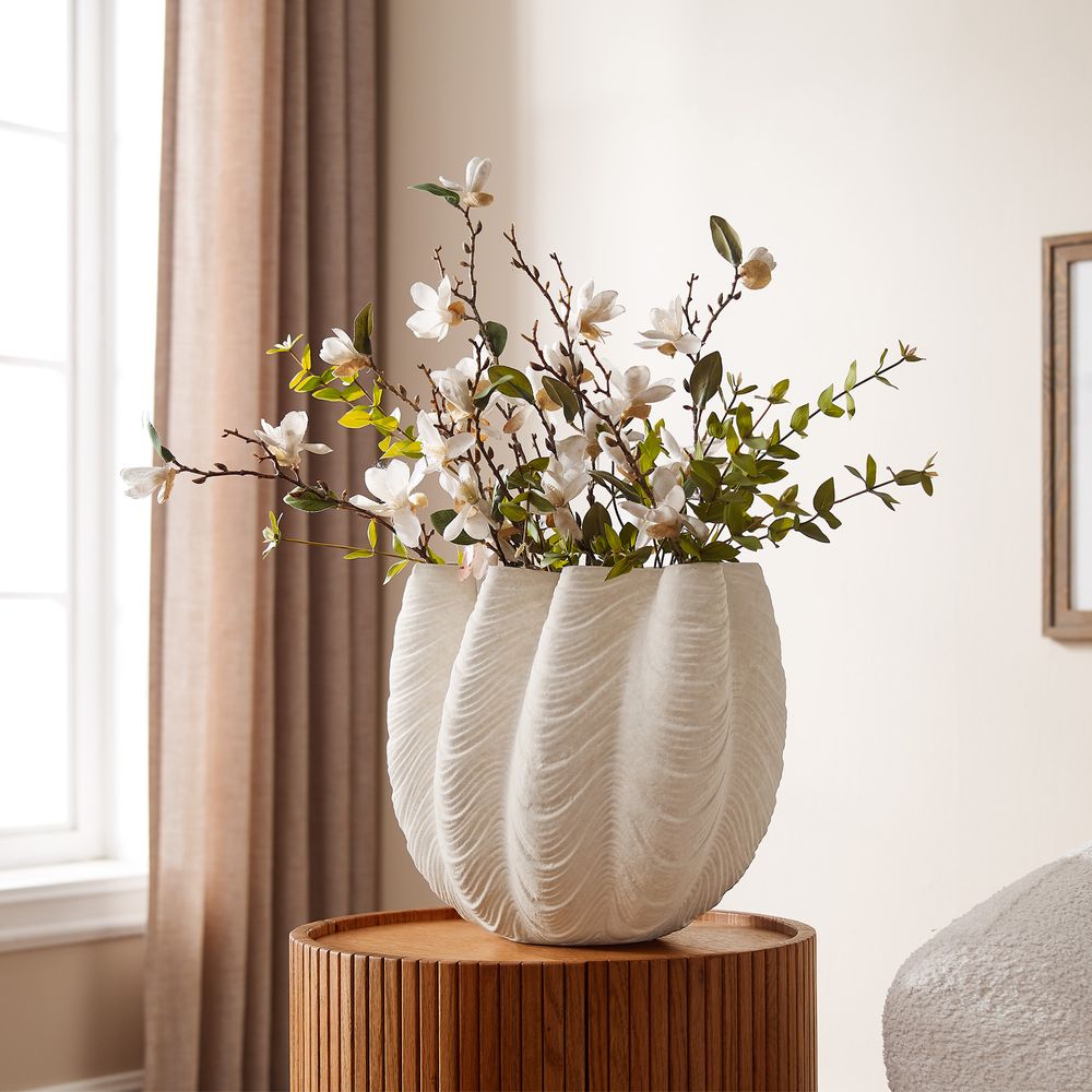 Tridacna gigas design ceramic vase