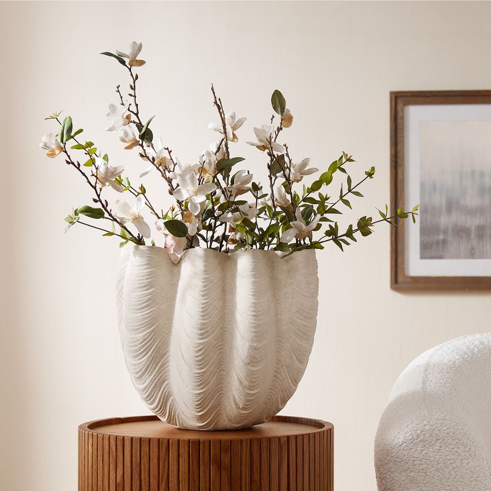 Tridacna gigas design ceramic vase