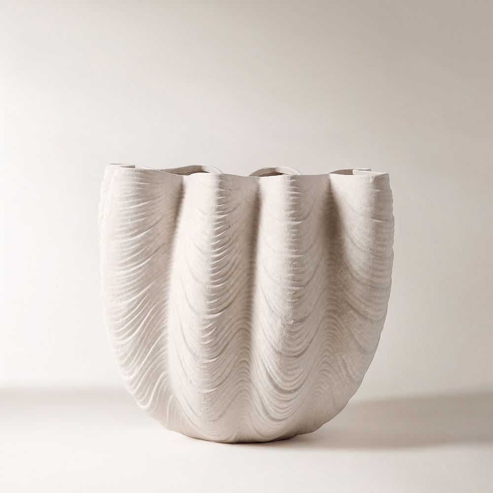 Tridacna gigas design ceramic vase