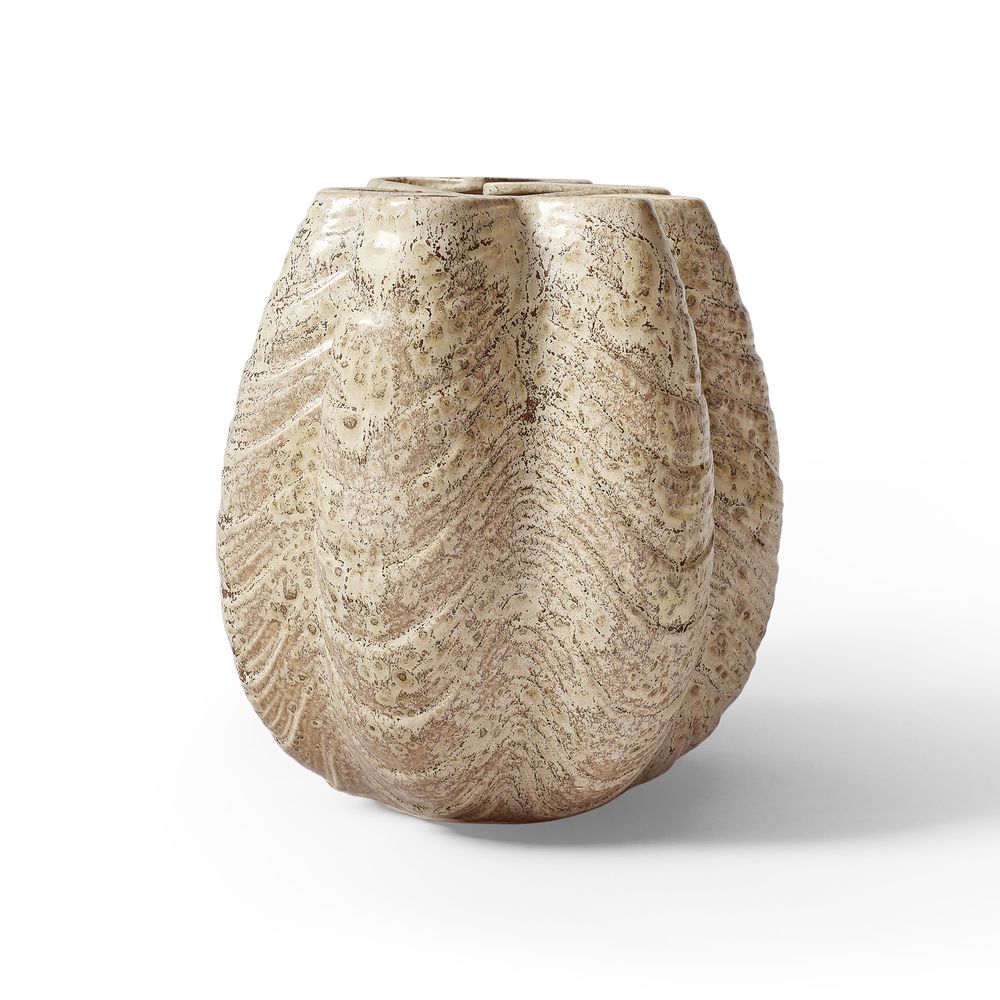 Tridacna gigas design ceramic vase