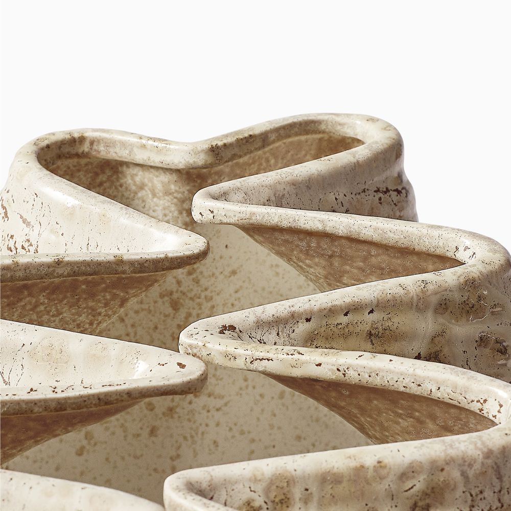 Tridacna gigas design ceramic vase