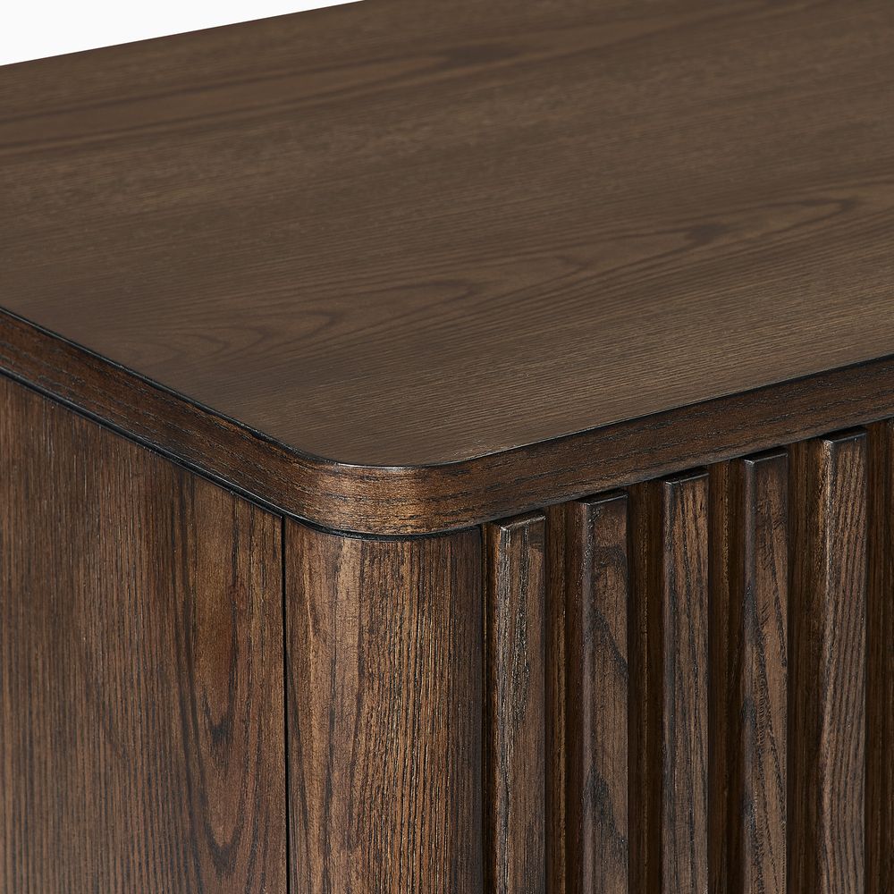 The rounded corners of the shoe cabinet