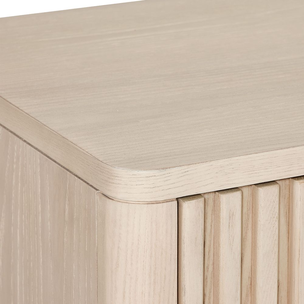 The rounded corners of the shoe cabinet