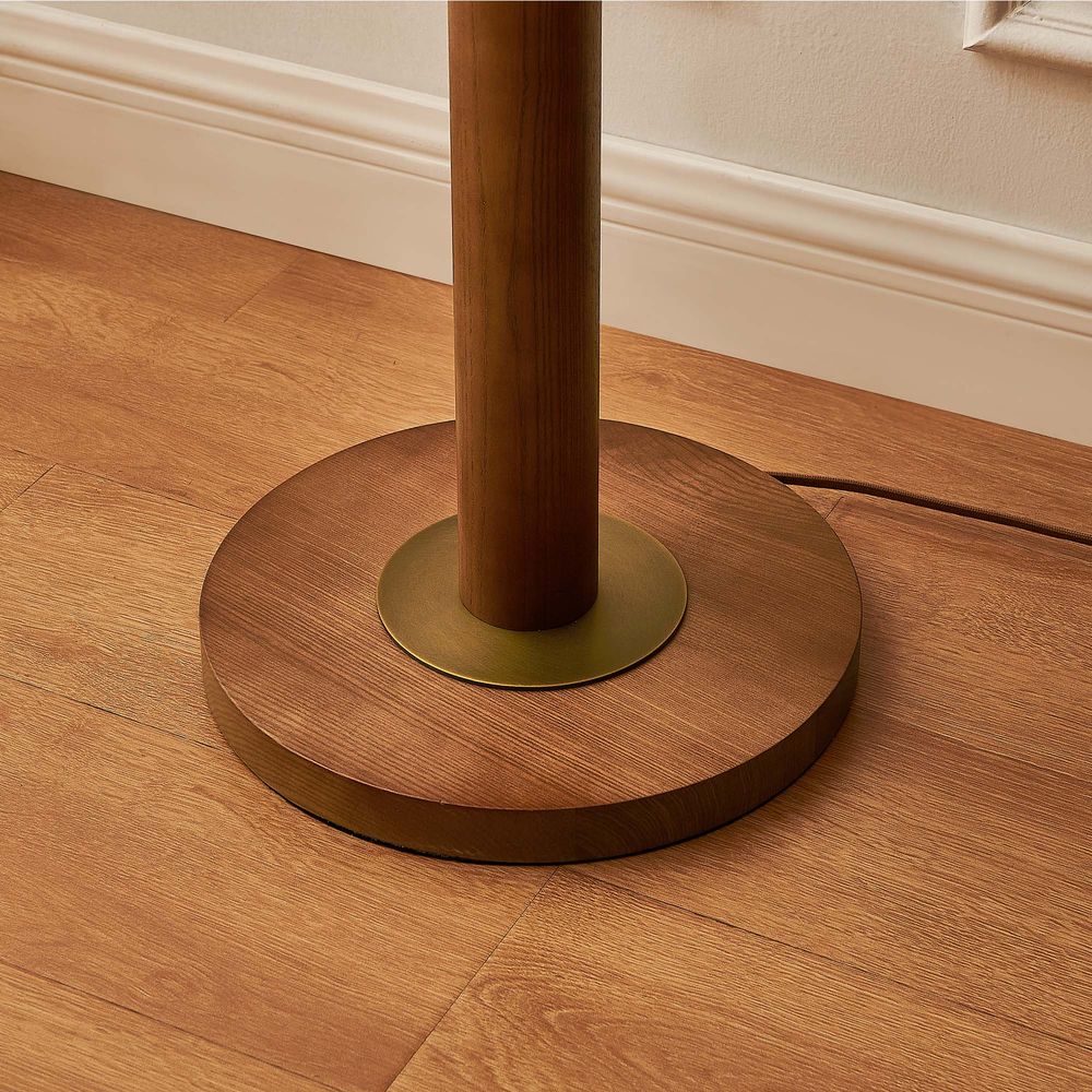 Wooden floor lamp with pull-chain switch