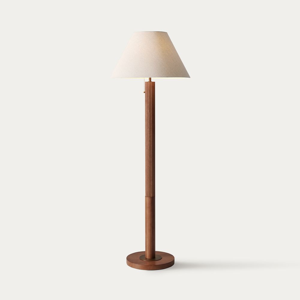 Wooden floor lamp with pull-chain switch