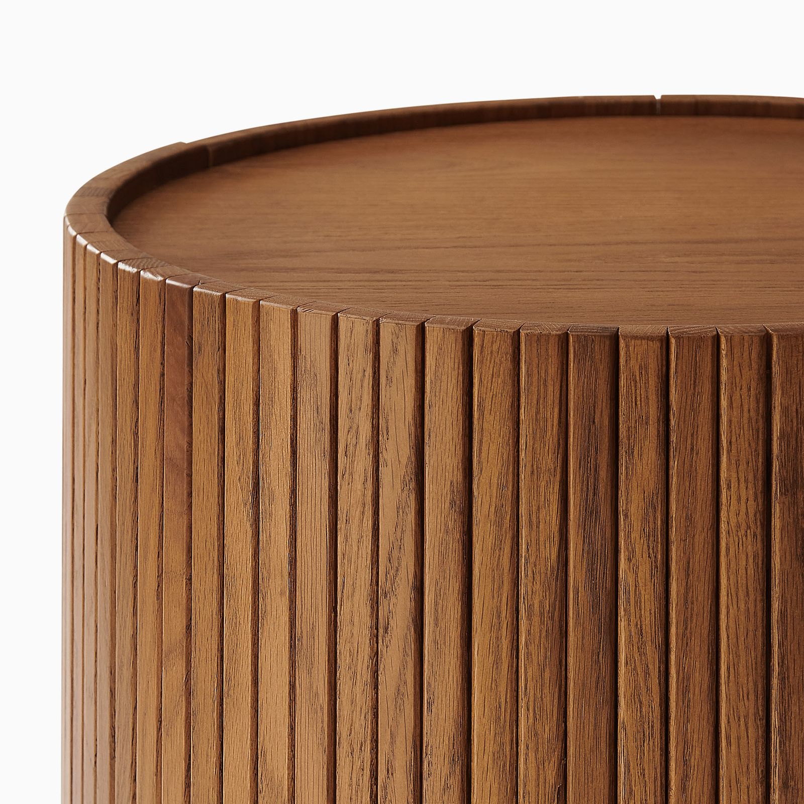 Elliot 16 inch Round Reddish Brown Solid Oak Side Table | HERNEST