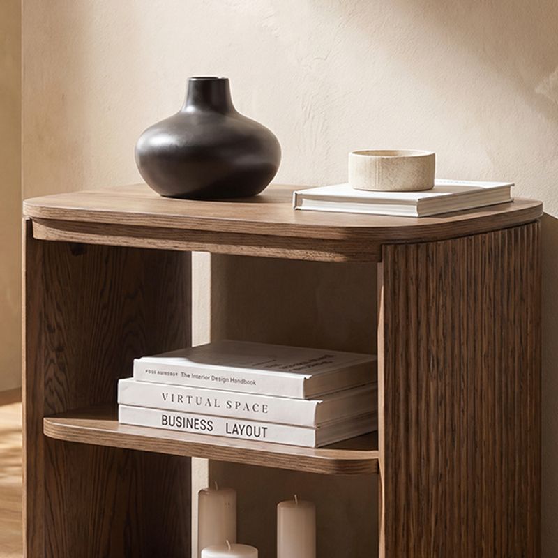 Open Shelf for Everyday Convenience