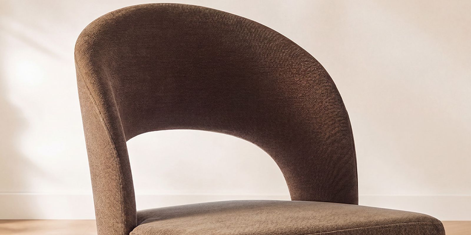 Supportive Curved Backrest