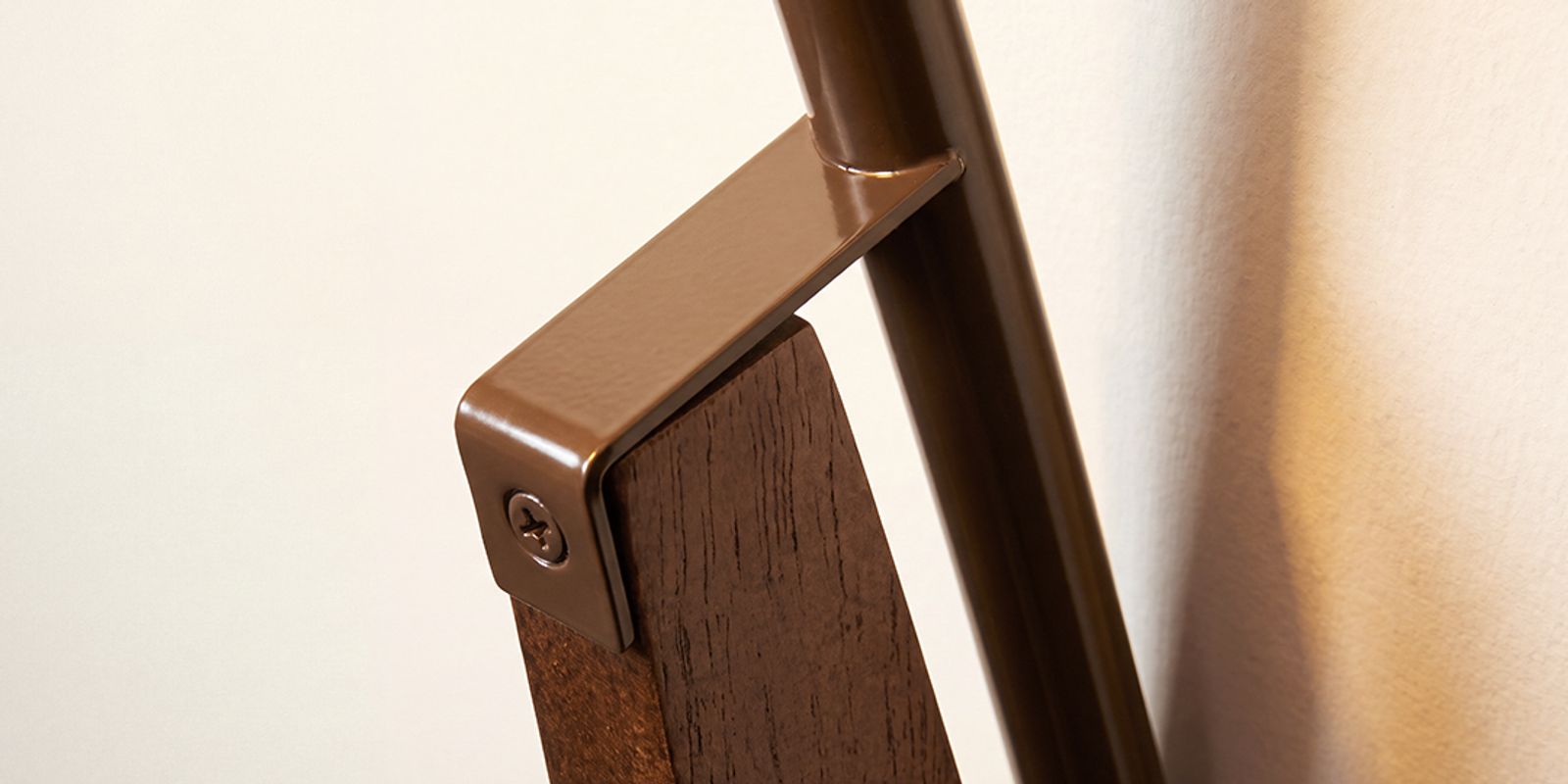 Rubber wood & Metal Post