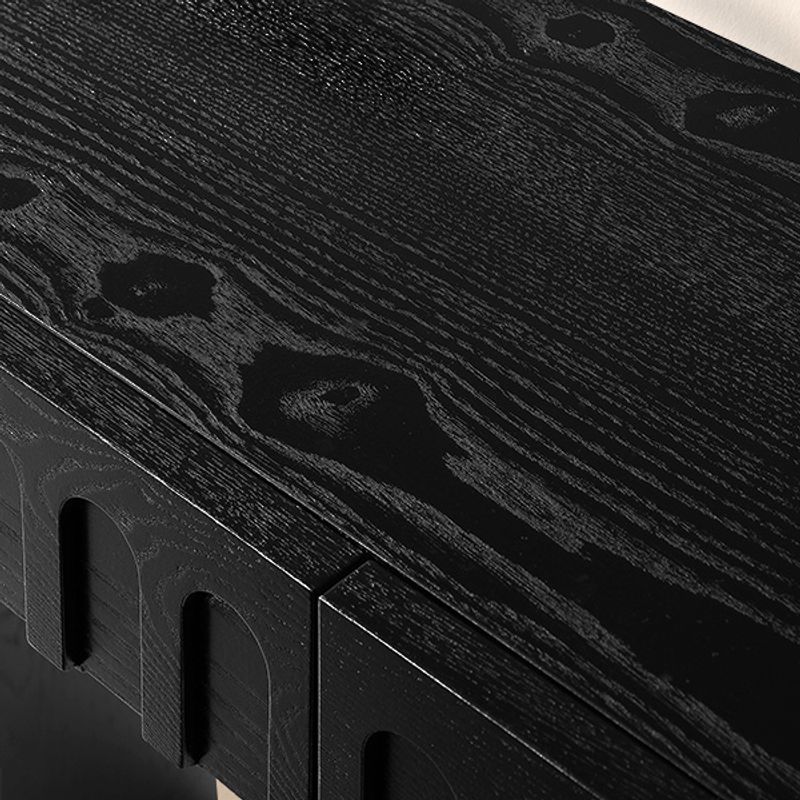 Rich Wood Grain Texture in a Dark Finish