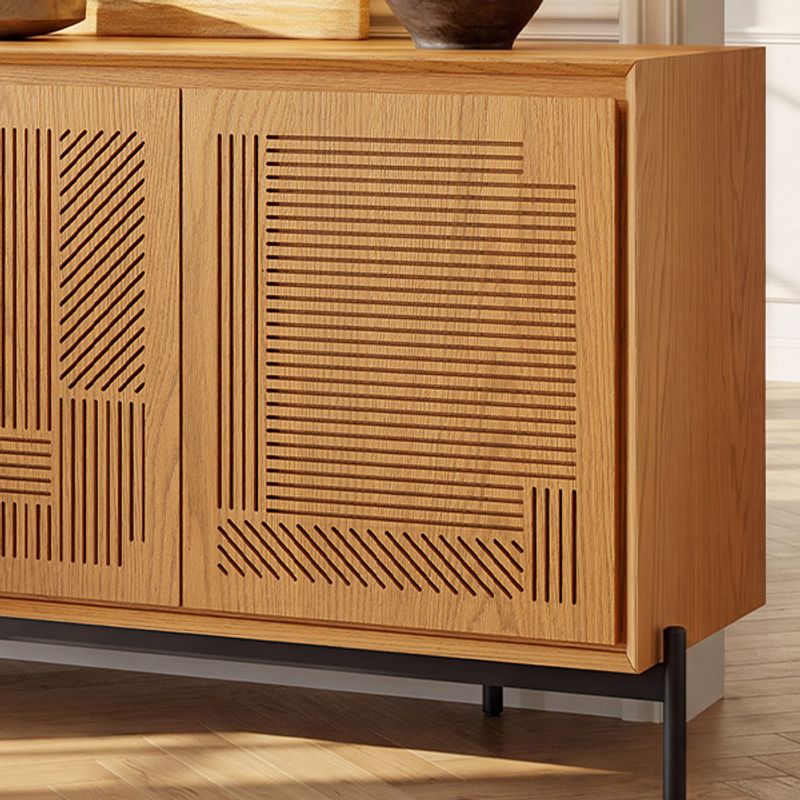 Bold Engraved Details That Define the Space