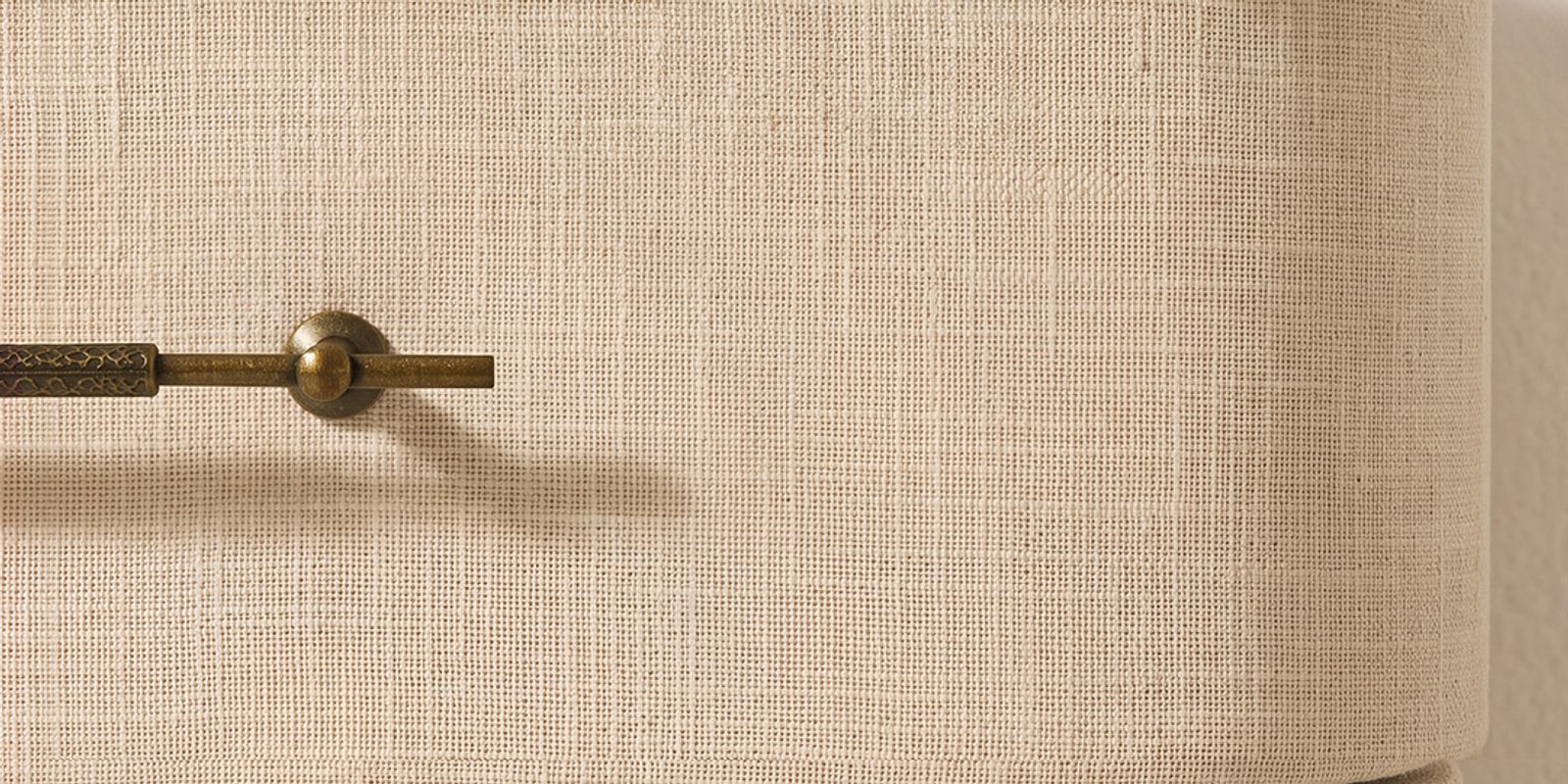 Linen-Soft Texture, Brass-Cool Contrast 