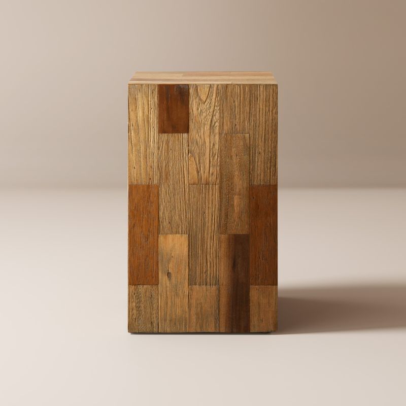 Hernest | Side Tables - Stylish Displays for Your Treasures -
