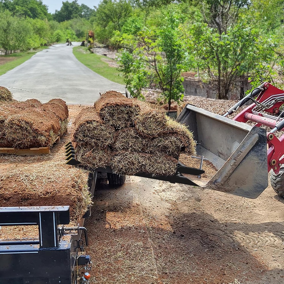Side view of YITAMOTOR® 21" Fork Length Clamp-On Debris Forks Fit 60" Loader Buckets Skid Steers 4000LBS