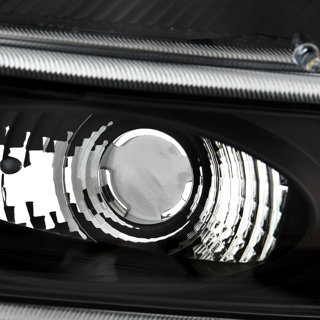 Side view of YITAMOTOR® Headlights For 99-02 Chevy Silverado 1500 2500/01-02 Silverado 1500HD 2500HD 3500/00-06 Tahoe Suburban
